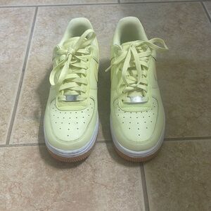 Nike Air Force 1 Low Premium Luminous Green